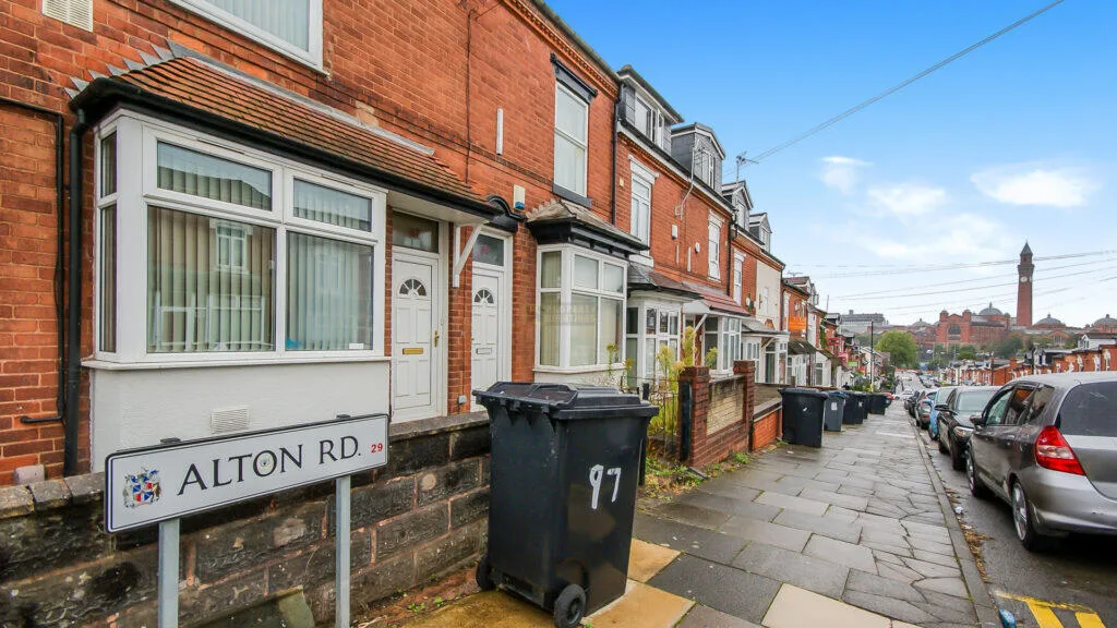 5 bedroom end of terrace house for rent