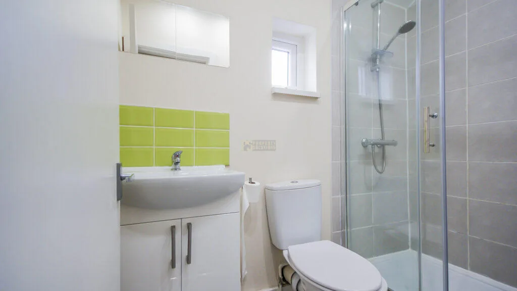5 bedroom end of terrace house for rent
