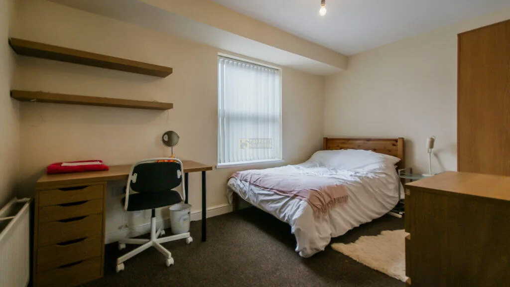 5 bedroom end of terrace house for rent