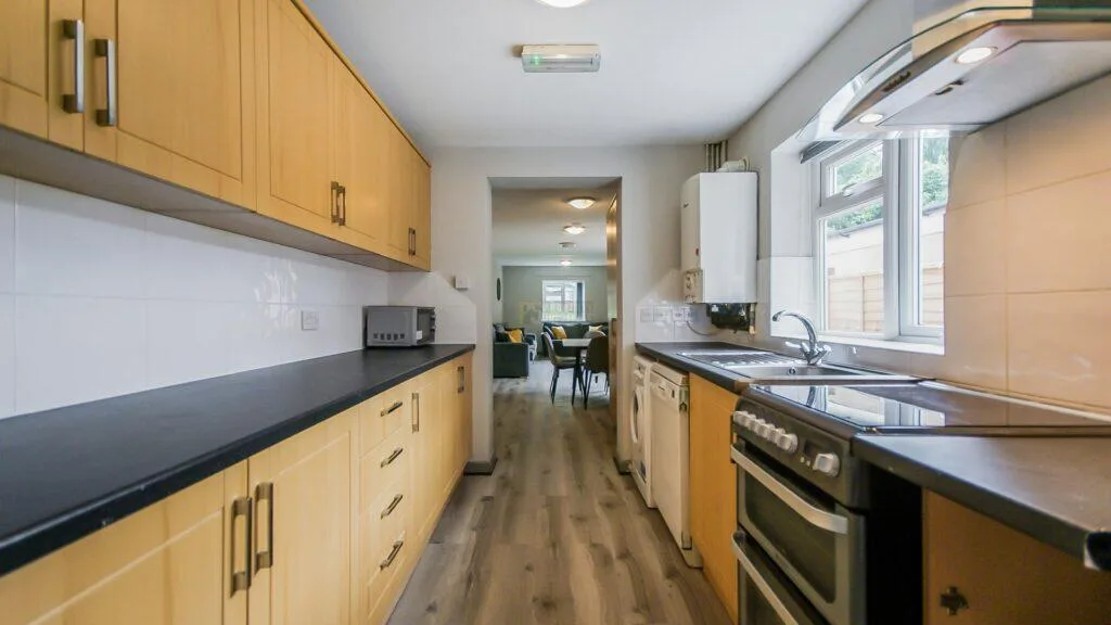 6 bedroom terraced house for rent