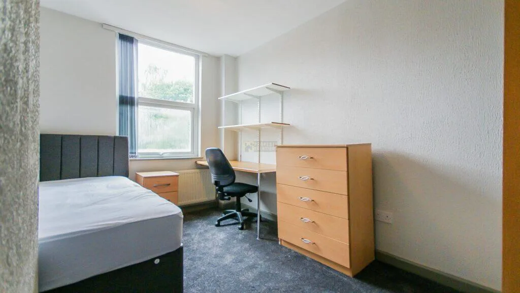 6 bedroom terraced house for rent