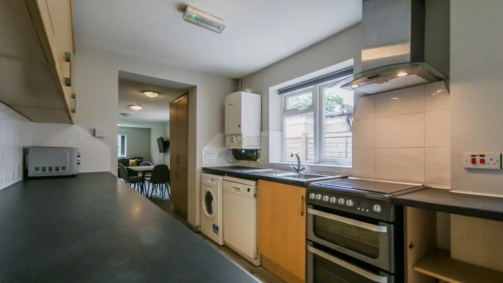 6 bedroom terraced house for rent