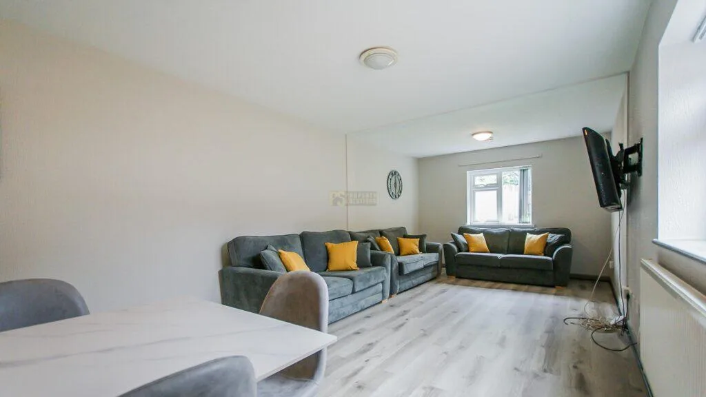 6 bedroom terraced house for rent
