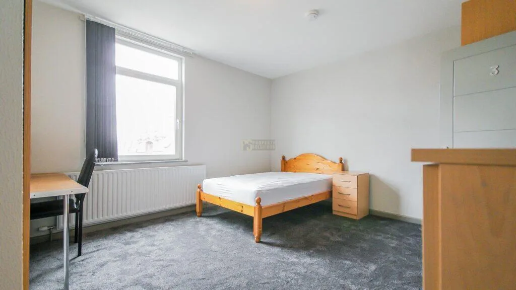 6 bedroom terraced house for rent