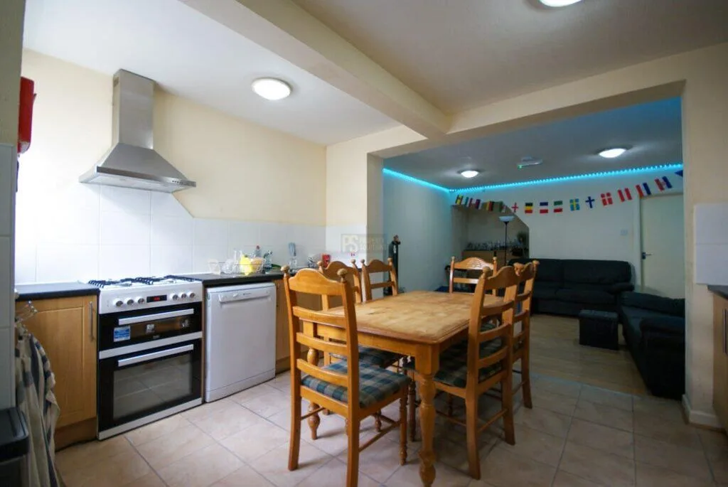 7 bedroom terraced house for rent