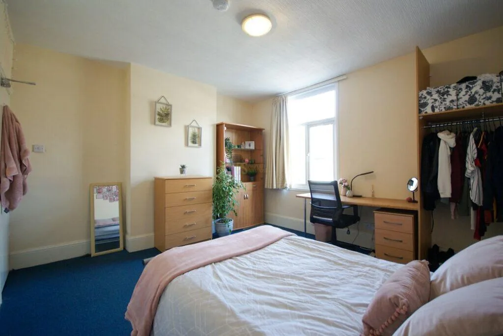 7 bedroom terraced house for rent