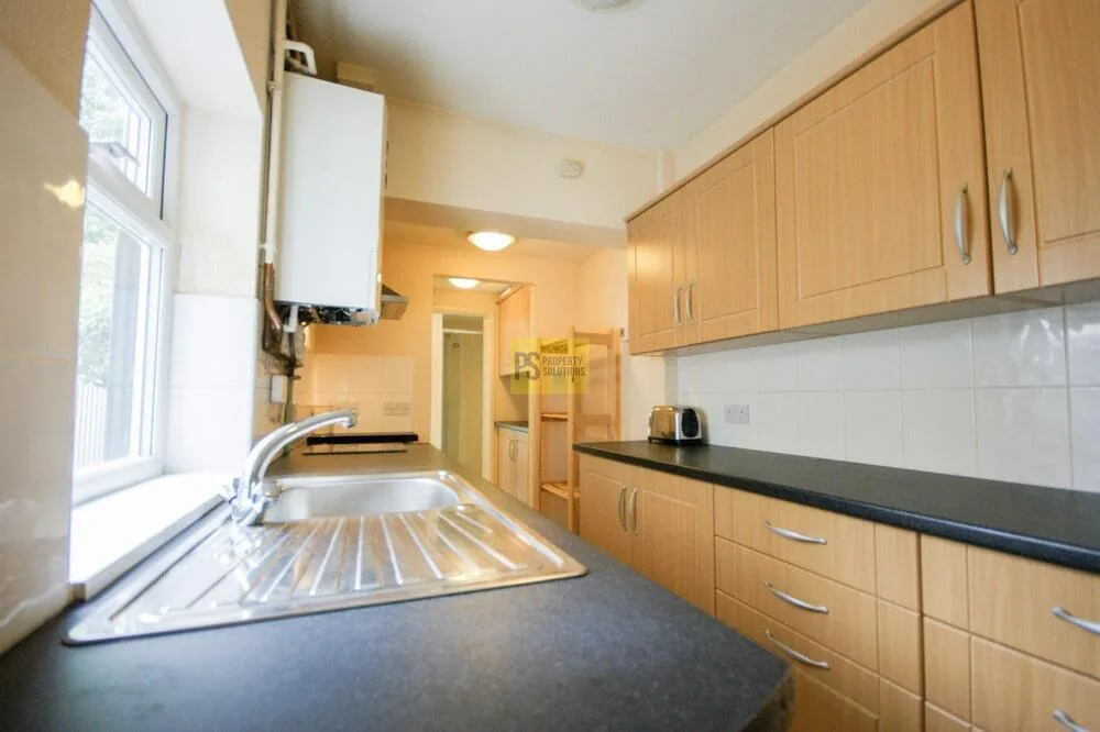 6 bedroom terraced house for rent