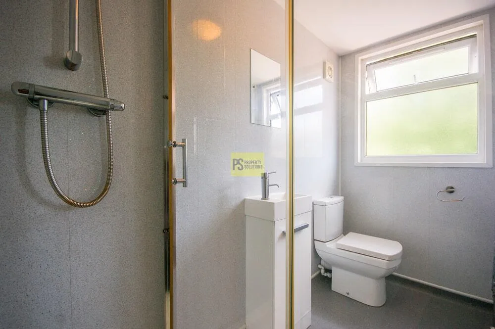 8 bedroom terraced house for rent