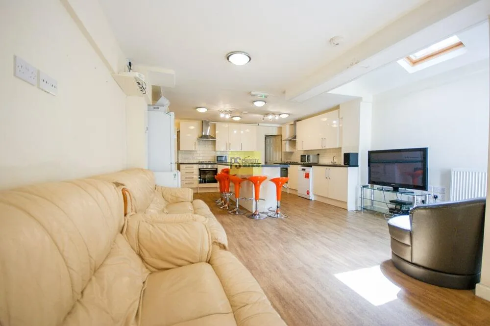 8 bedroom terraced house for rent