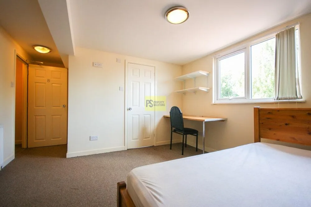 8 bedroom terraced house for rent