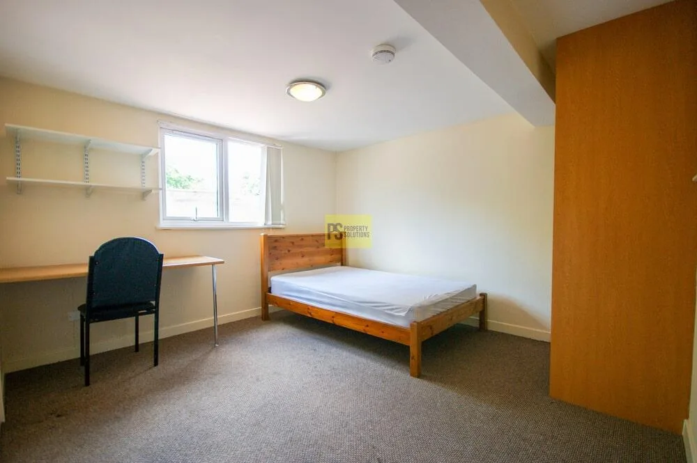 8 bedroom terraced house for rent