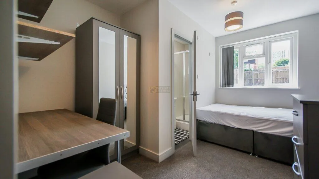 7 bedroom terraced house for rent