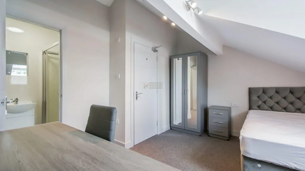 7 bedroom terraced house for rent