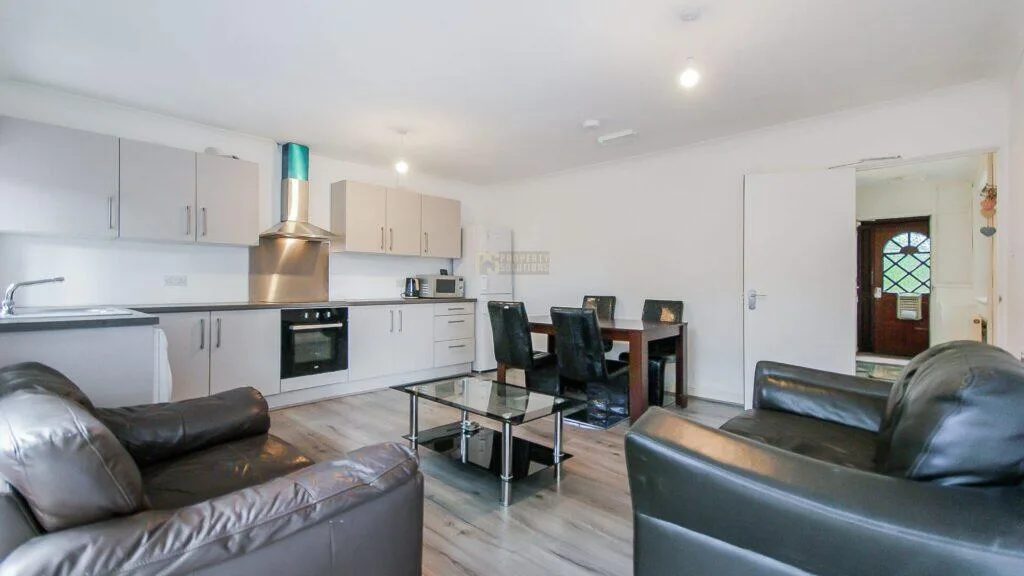 4 bedroom maisonette for rent