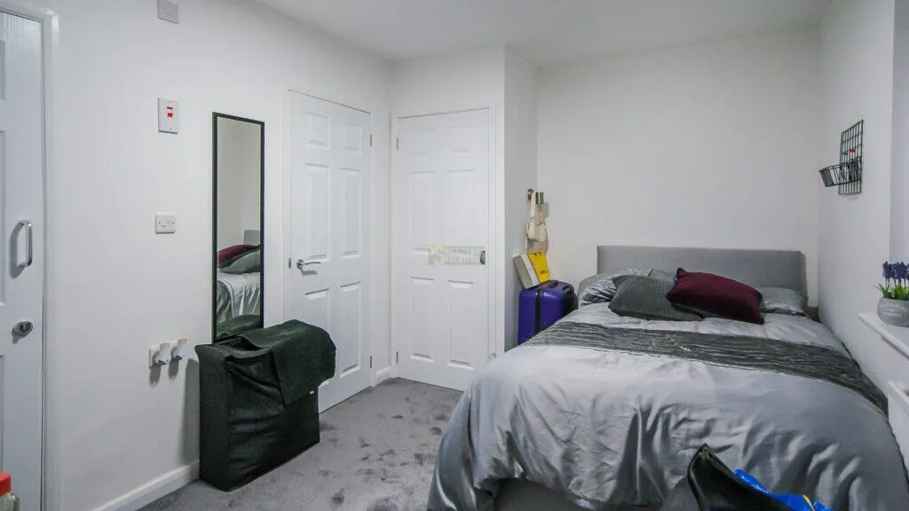 6 bedroom maisonette for rent