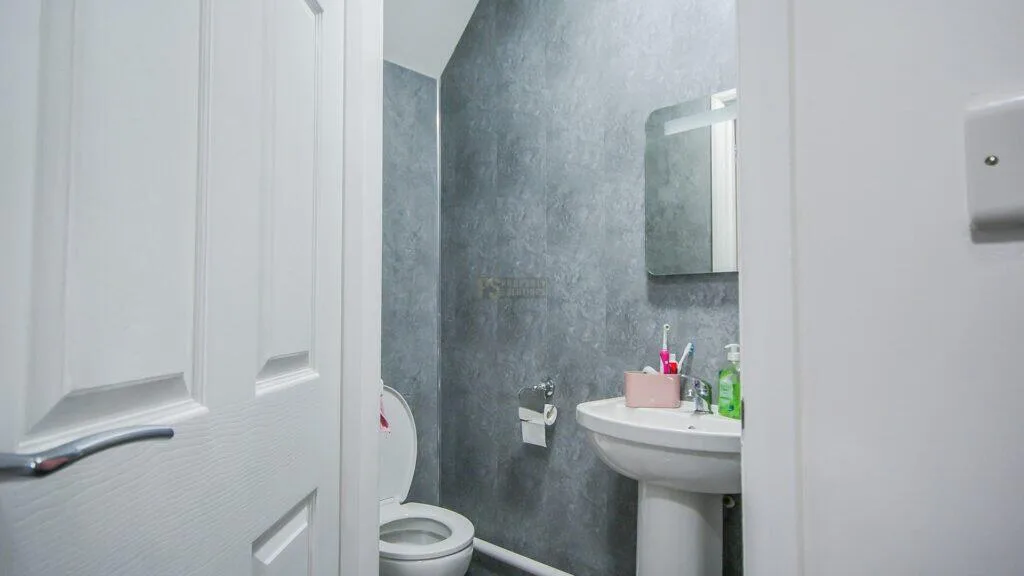 6 bedroom maisonette for rent