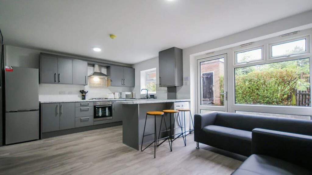 3 bedroom maisonette for rent