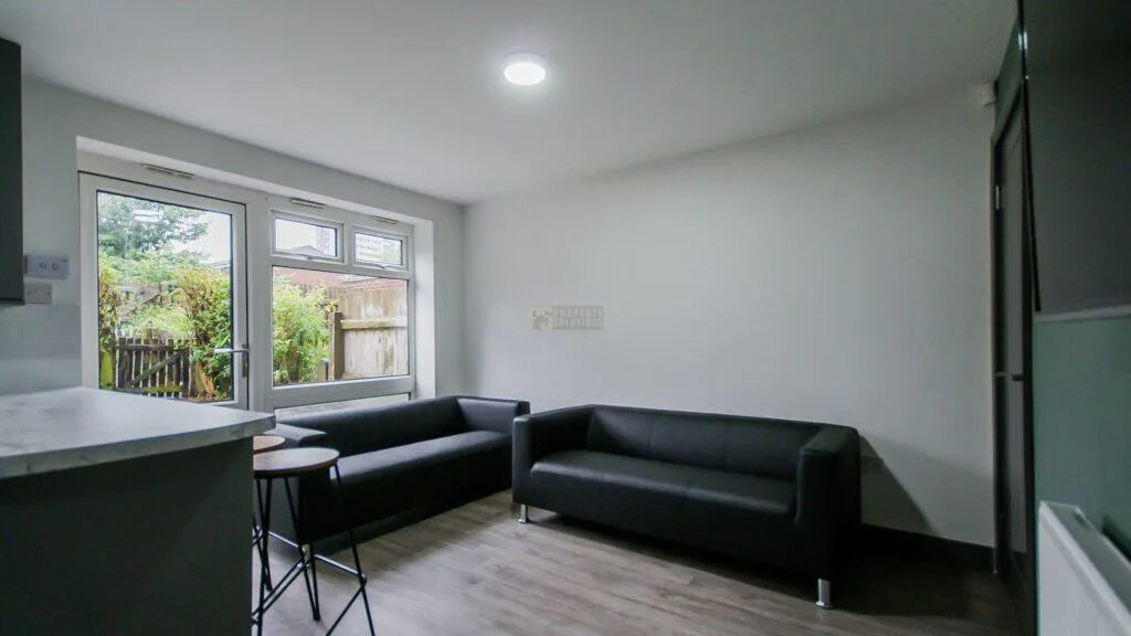 3 bedroom maisonette for rent