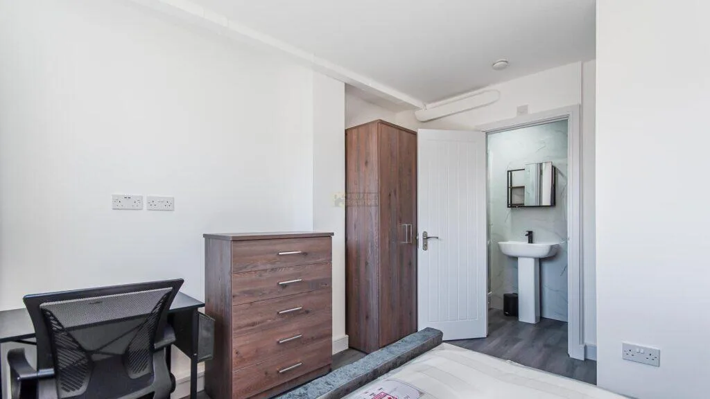 4 bedroom maisonette for rent