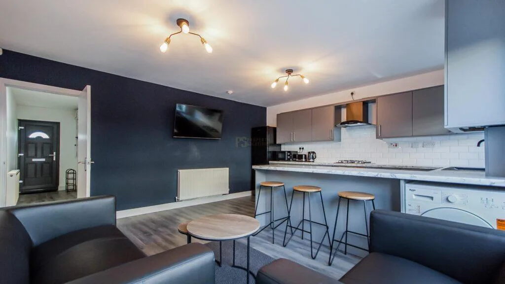 4 bedroom maisonette for rent