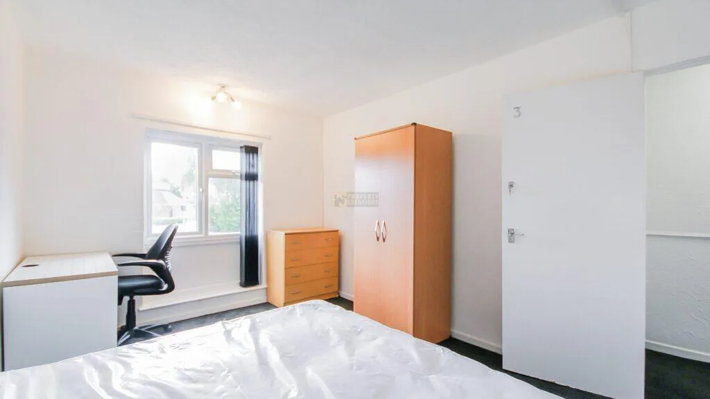 5 bedroom terraced house for rent