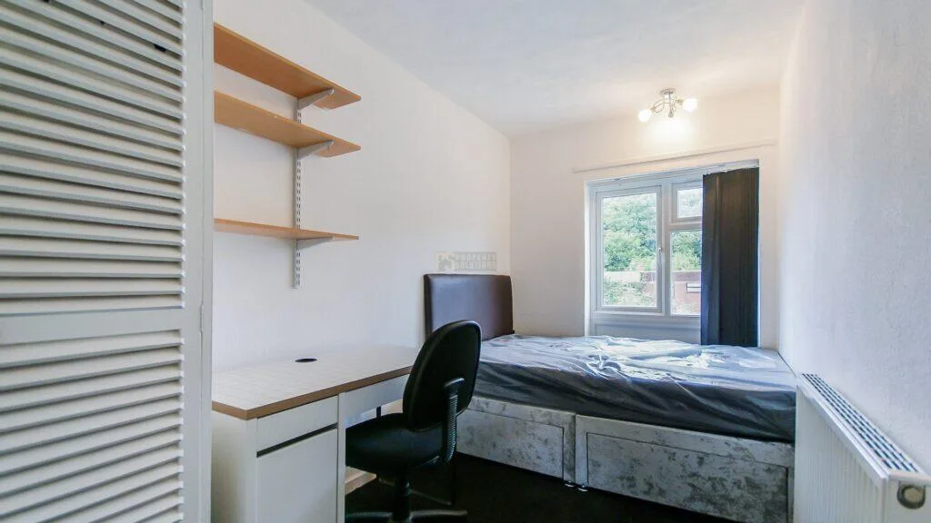 5 bedroom terraced house for rent