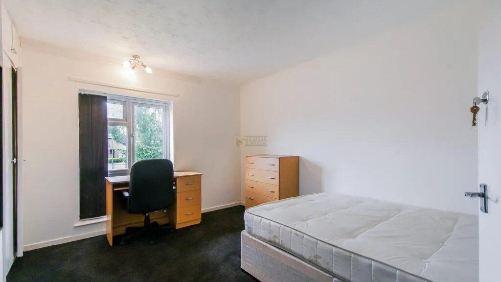 5 bedroom terraced house for rent