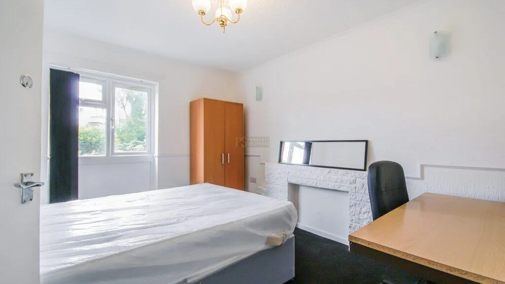 5 bedroom terraced house for rent