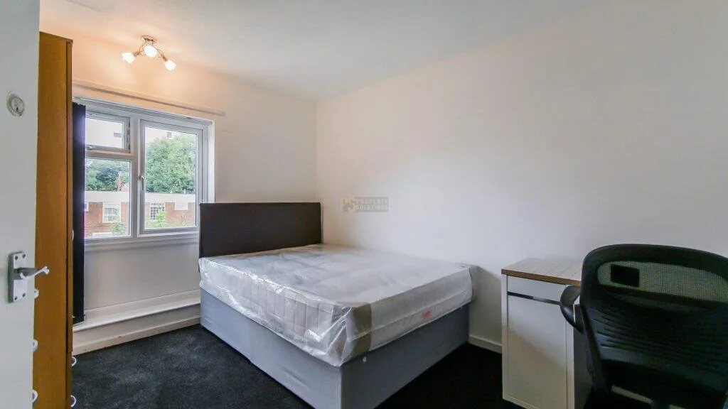 5 bedroom terraced house for rent