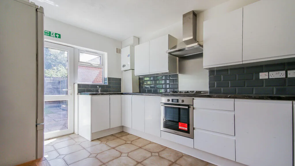 5 bedroom terraced house for rent