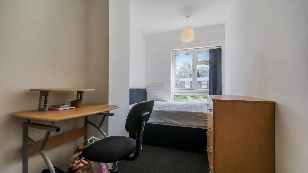 5 bedroom terraced house for rent