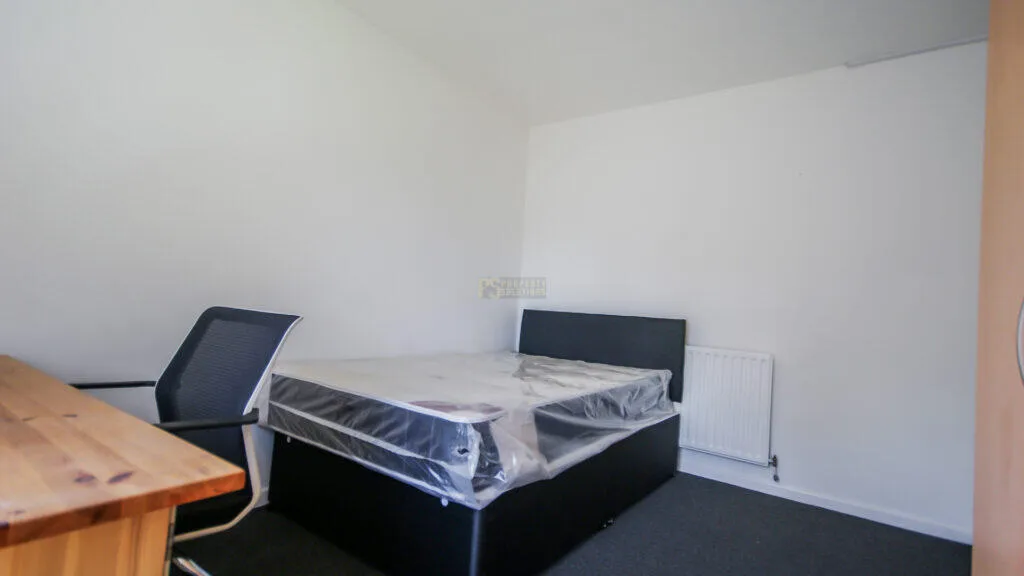 5 bedroom terraced house for rent