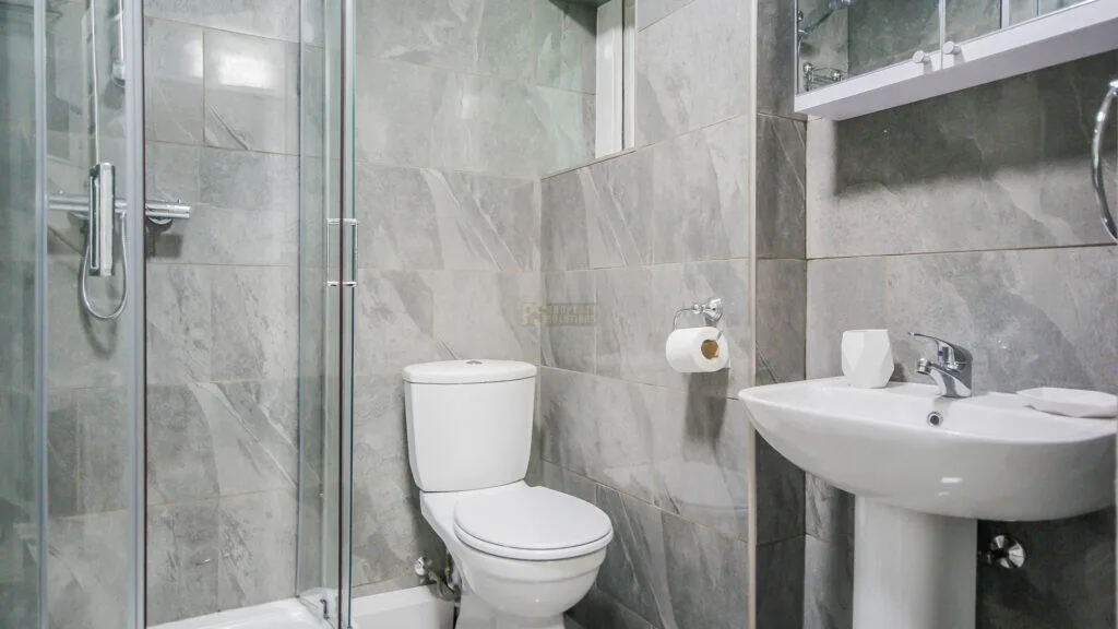 5 bedroom terraced house for rent