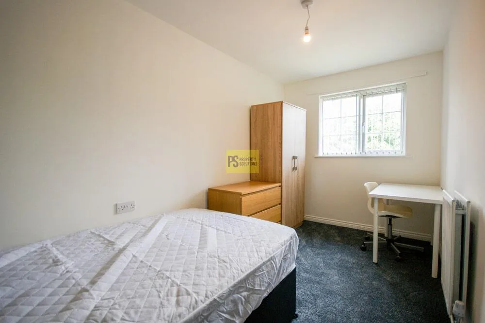 3 bedroom semi-detached house for rent