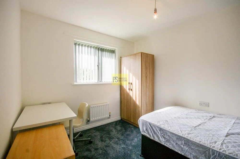 3 bedroom semi-detached house for rent