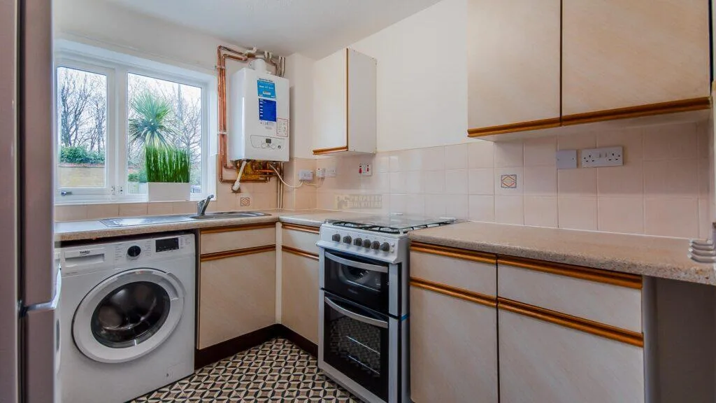 4 bedroom semi-detached house for rent
