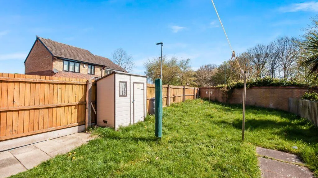 4 bedroom semi-detached house for rent