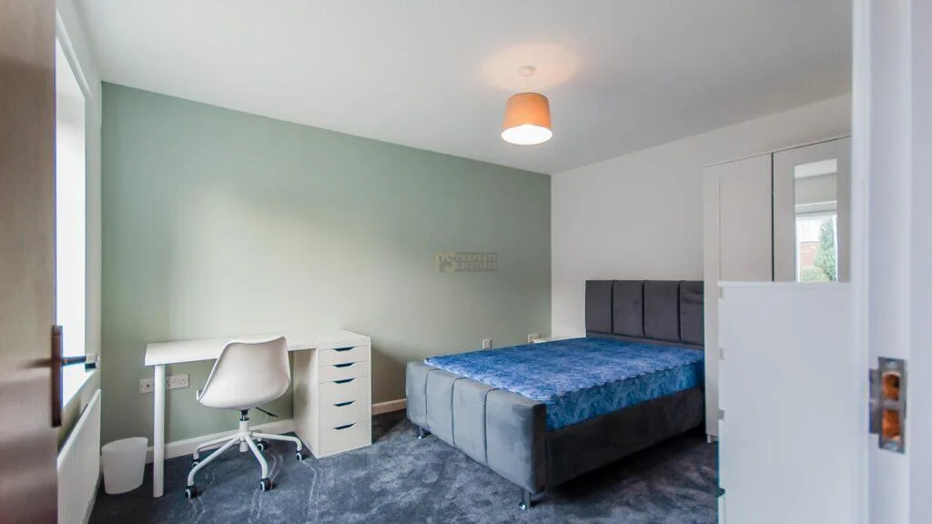 4 bedroom semi-detached house for rent