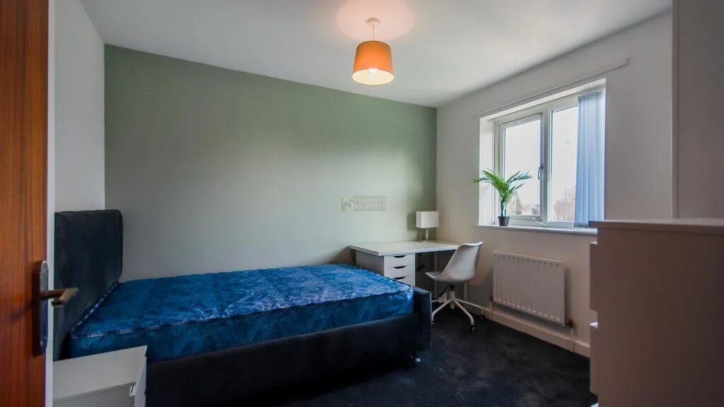4 bedroom semi-detached house for rent
