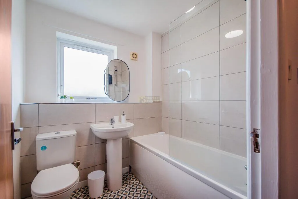 4 bedroom semi-detached house for rent