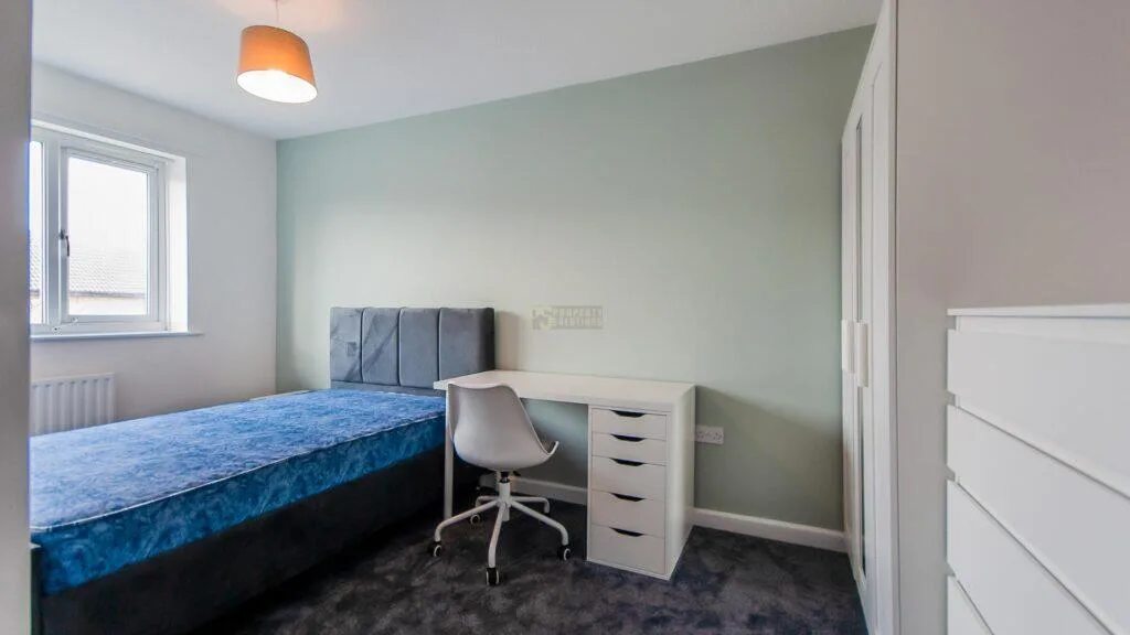 4 bedroom semi-detached house for rent