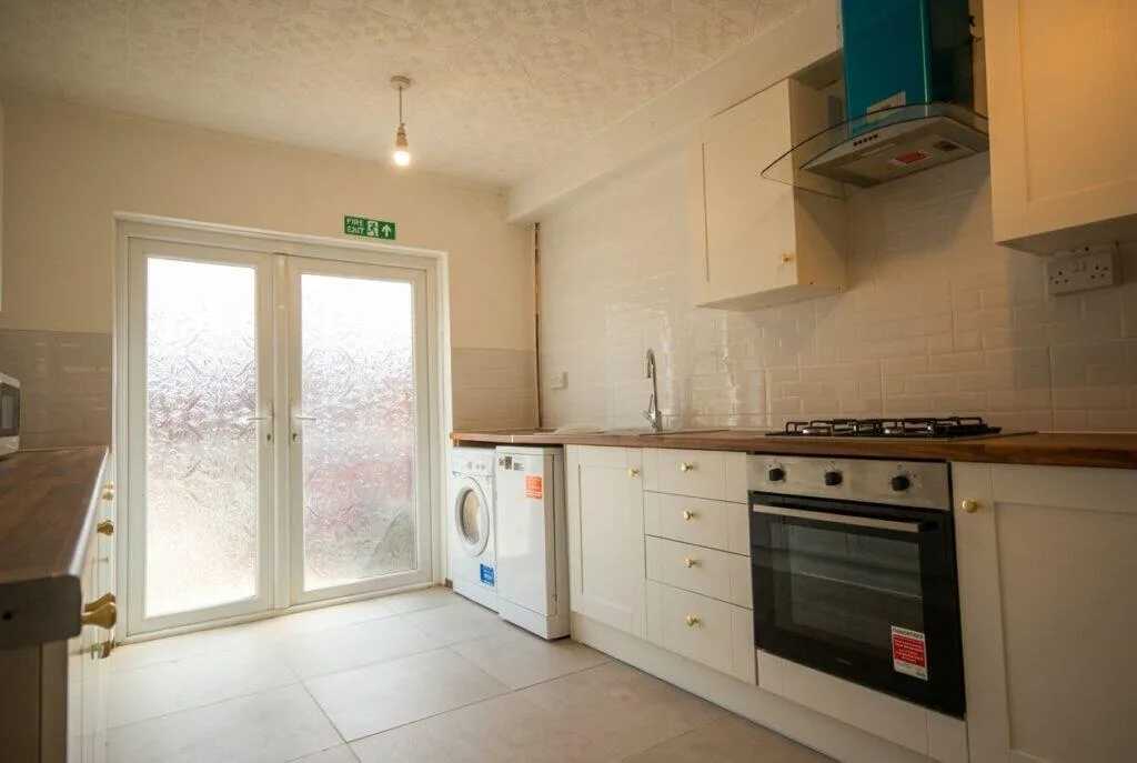 5 bedroom terraced house for rent