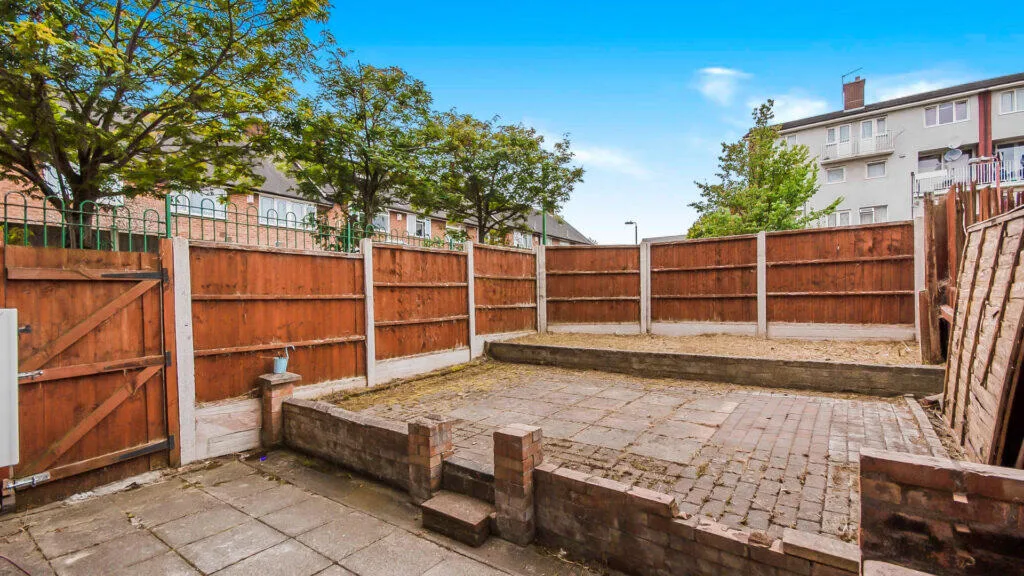4 bedroom maisonette for rent
