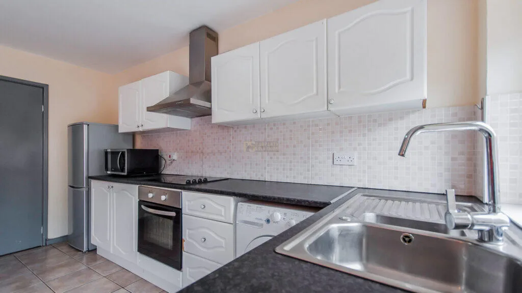 4 bedroom maisonette for rent