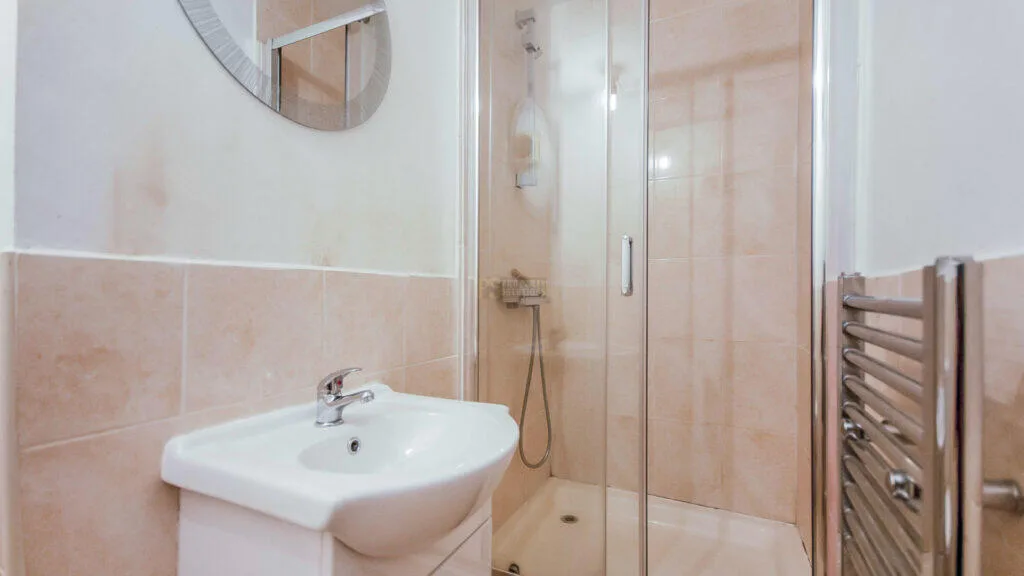 4 bedroom maisonette for rent
