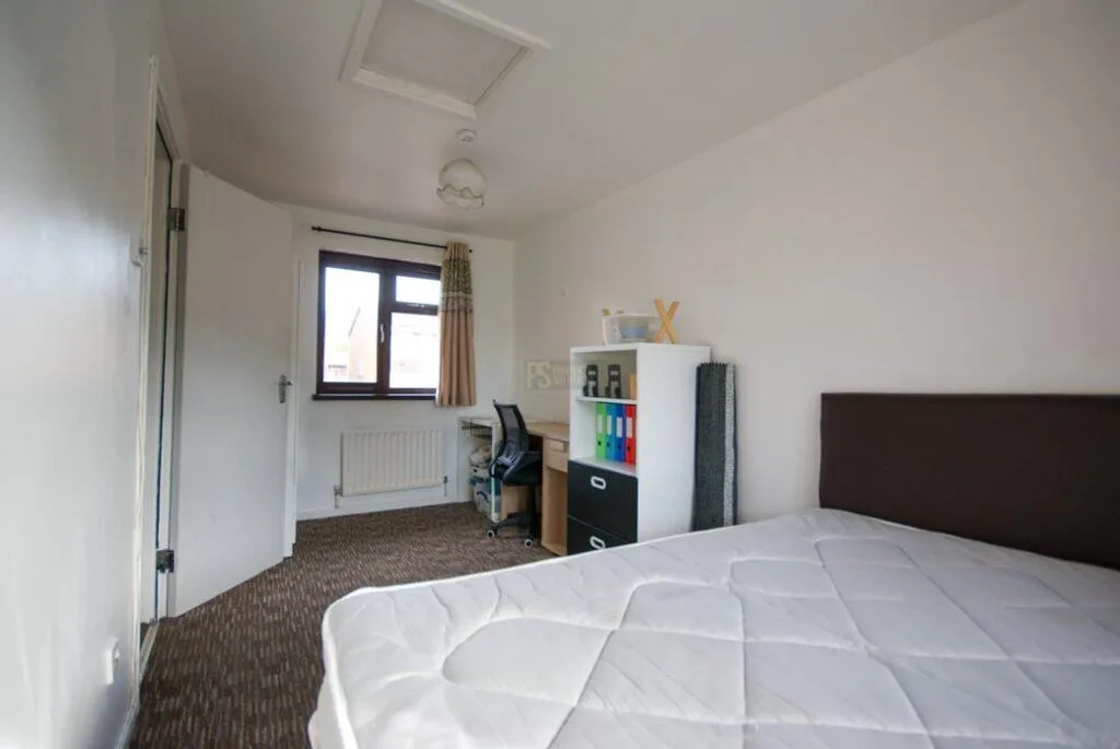 5 bedroom terraced house for rent