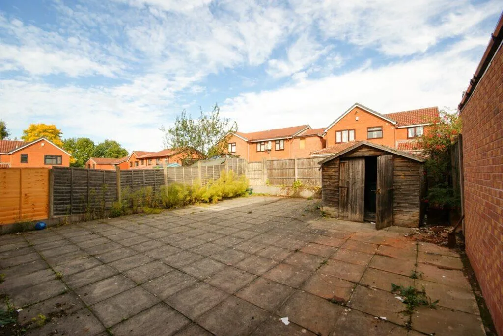 5 bedroom terraced house for rent