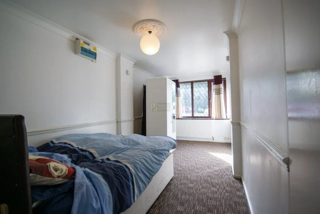 5 bedroom terraced house for rent