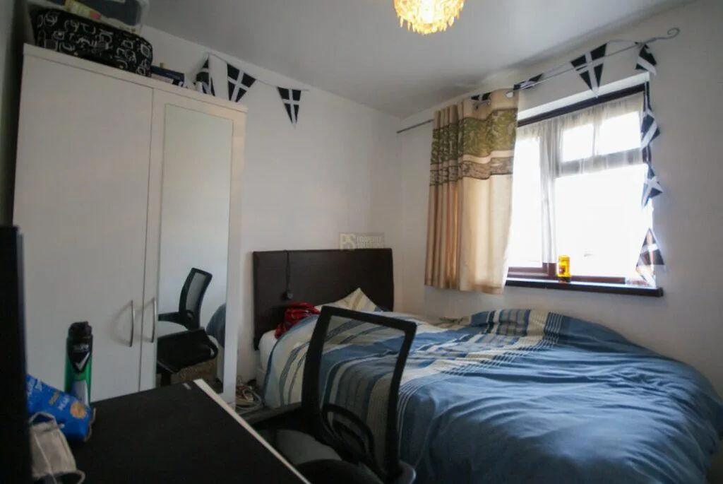 5 bedroom terraced house for rent