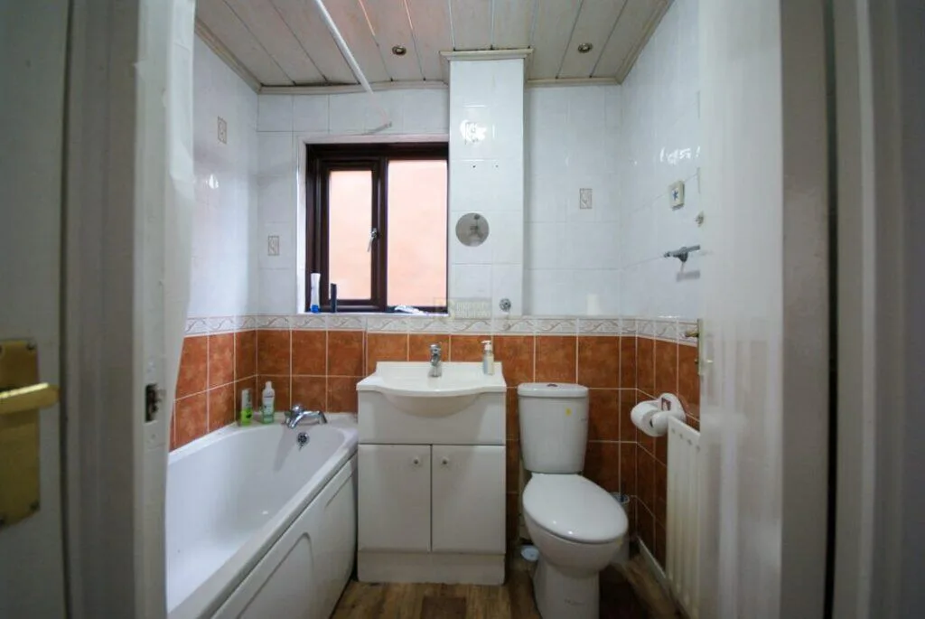 5 bedroom terraced house for rent